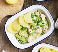 Chicken & broccoli potato-topped pie