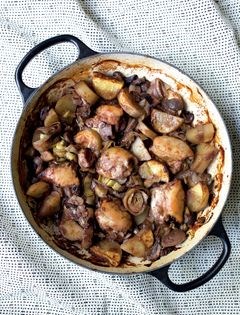 Chicken & mushrooms (Pileshko so pechurki)