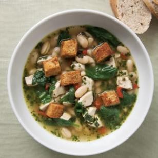 Chicken & spinach soup with fresh pesto