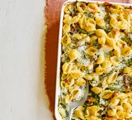Chicken Alfredo pasta bake