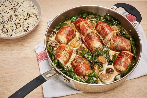  Chicken and apricot ballotines with mushroom and tarragon sauce