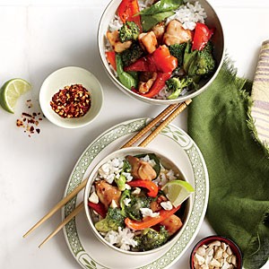 Chicken and basil rice bowl with cashews