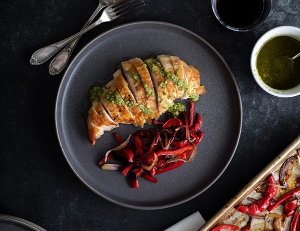 Chicken and bell peppers sheet-pan dinner