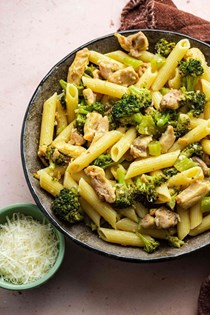 Chicken and broccoli pasta 