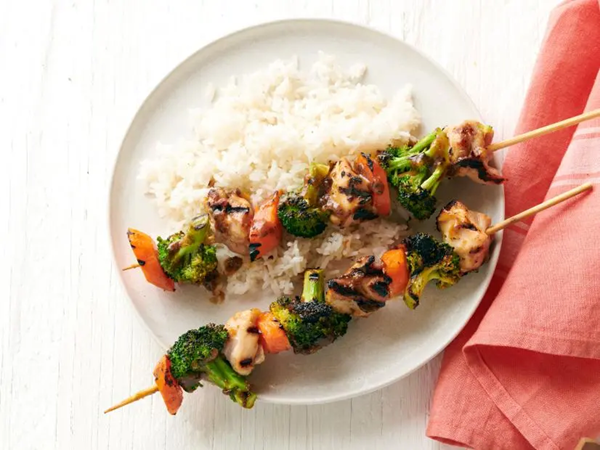 Chicken and broccoli stir-fry kebabs