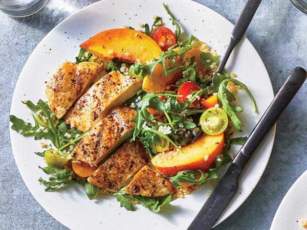 Chicken and bulgur salad with peaches