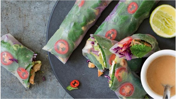 Chicken and cashew summer rolls