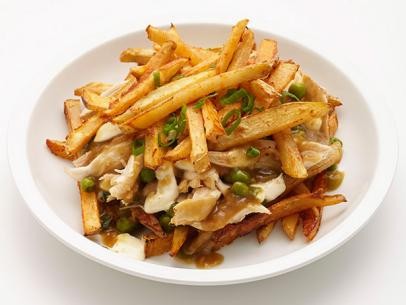 Chicken and cheese poutine
