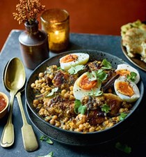 Chicken and chickpea curry (Lahori murgh cholay)