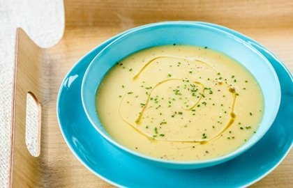Chicken and chickpea soup with olive oil