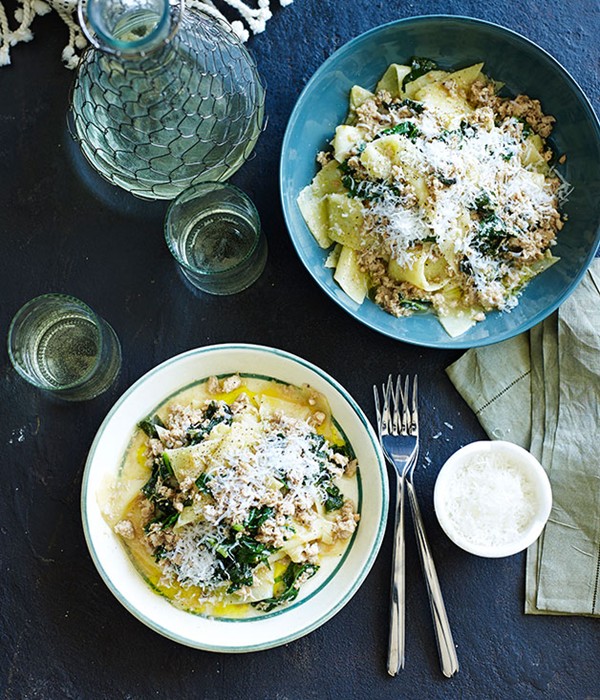 Chicken and clove ragù with polenta pasta