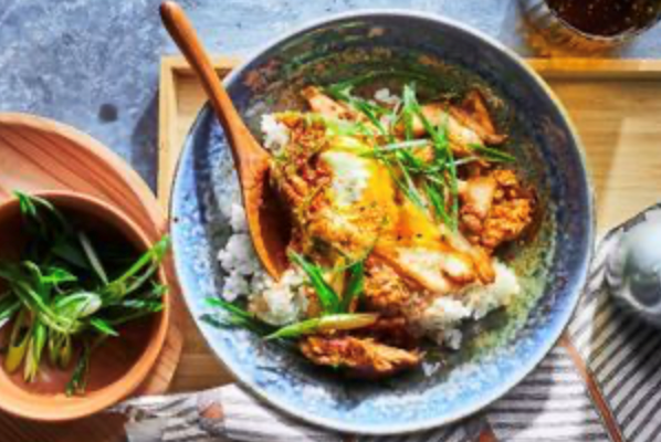 Chicken and egg rice bowl (Oyakodon)