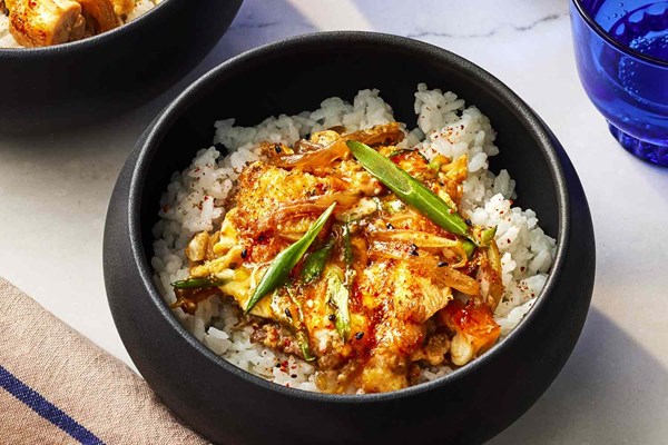 Chicken and egg rice bowl (Oyakodon)