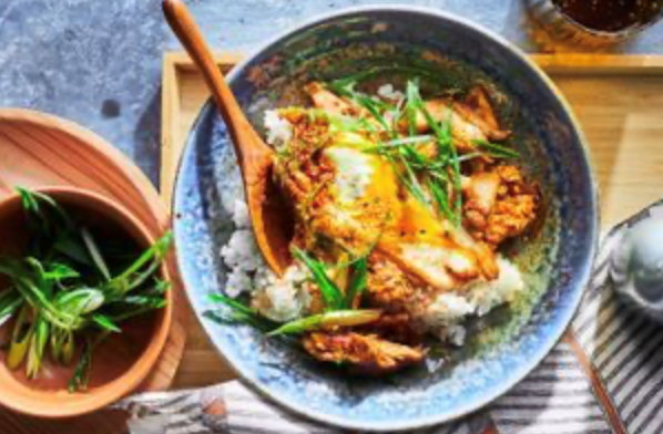 Chicken and egg rice bowl (Oyakodon)