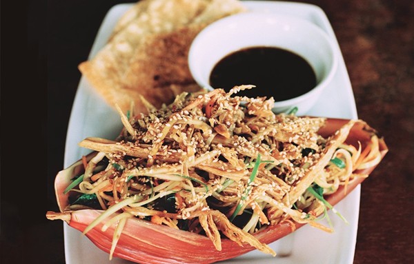 Chicken and green papaya salad