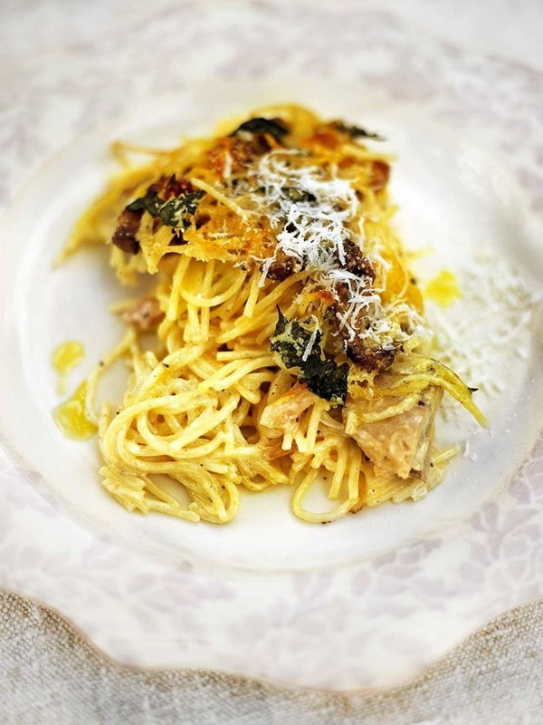 Chicken and mushroom pasta bake (Spaghetti tetrazzini)