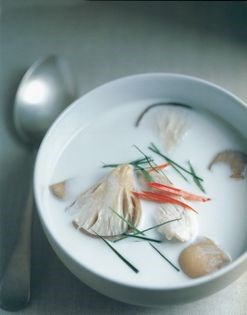 Chicken and mushroom soup (Tom "kha" kai)