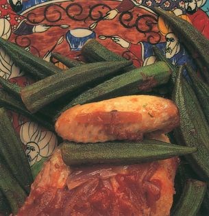 Chicken and okra casserole (Guvecte pilicli bamya)