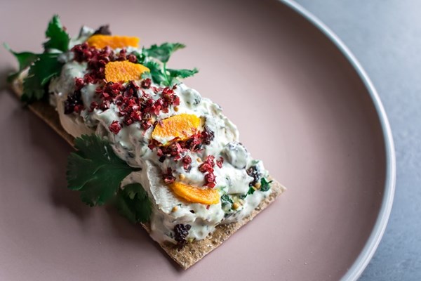  Chicken and pickled turmeric crispbreads