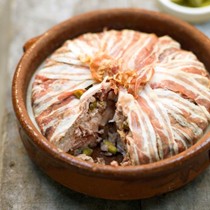 Chicken and pork pâté with pistachios (Pâté de volaille et pistaches)