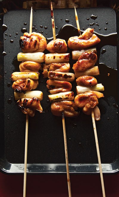 Chicken and scallion skewers with yakitori sauce (Negima yakitori)