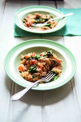Chicken and spinach oven-cooked risotto