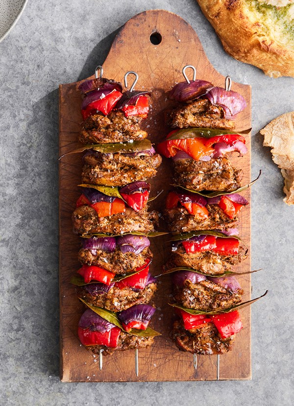 Chicken and vegetable skewers with oregano and lemon