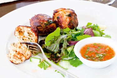 Chicken ball salad with chilli and mint sauce