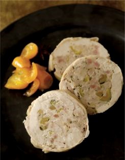 Chicken ballotine stuffed with chicken mousse, jamón and green olives (Pan de pollo)