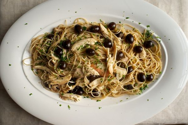 Chicken, black olives and lemon with spaghetti