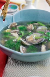 Chicken, bok choy and clam soup