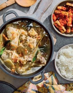 Chicken braised in coconut milk and spices (Opor ayam putih)