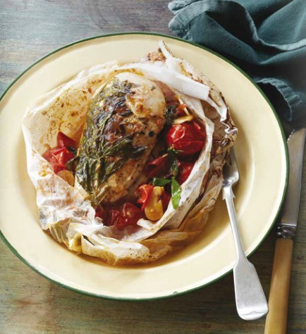 Chicken breast en papillote with cherry tomatoes and rosemary