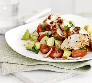 Chicken breast with avocado salad 