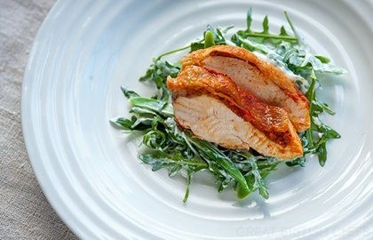 Chicken breast with 'nduja, rocket and green beans