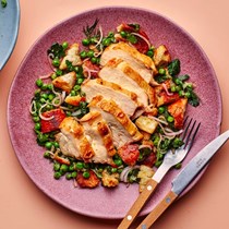 Chicken breast with peas and croutons