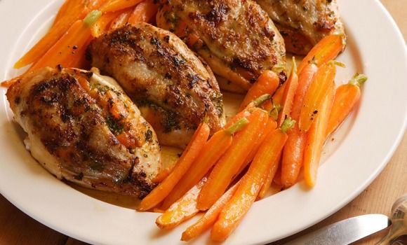 Chicken breasts stuffed with apricots and green peppercorns