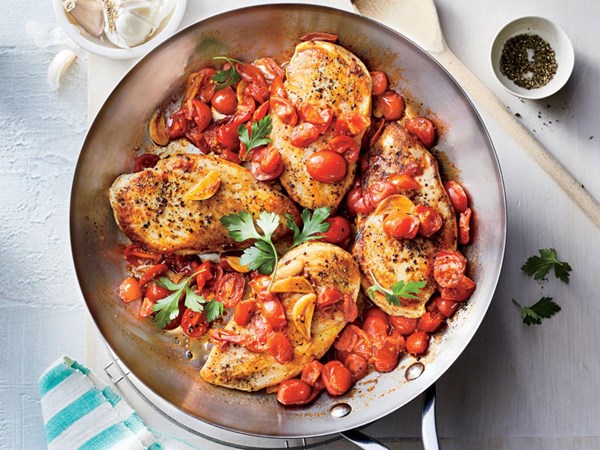 Chicken breasts with brown butter-garlic tomato sauce