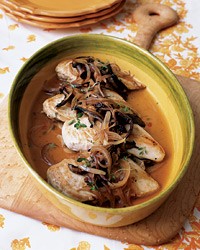 Chicken breasts with red onions and thyme