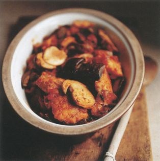 Chicken casserole with two types of bolete (Pollo stufato con boleti)