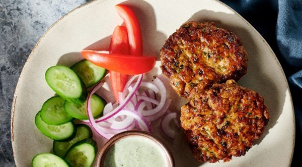 Chicken chapli kebabs with yogurt mint sauce [Salmah Hack]