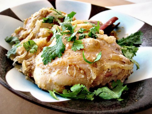 Chicken cooked in a yogurt-almond sauce 