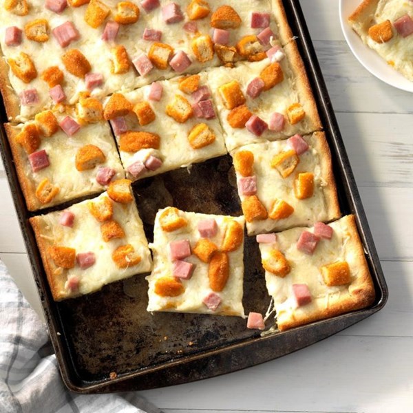 Chicken cordon bleu pizza 