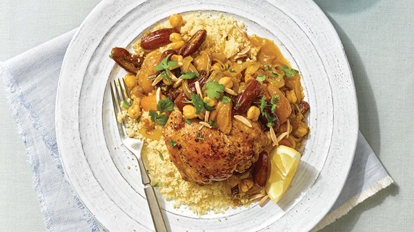 Chicken couscous with dried fruit