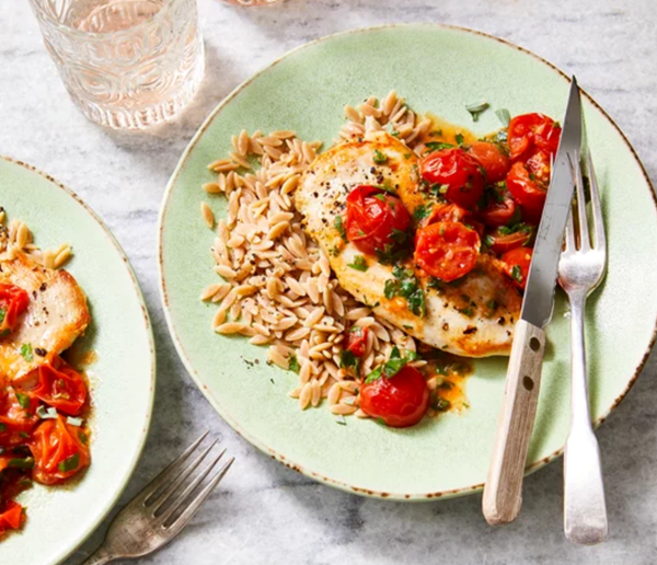 Chicken cutlets with garlicky tomato sauce