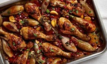 Chicken drumsticks with pomegranate and oregano