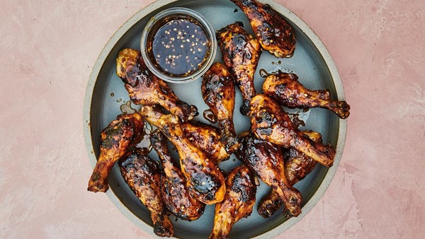 Chicken drumsticks with savory caramel