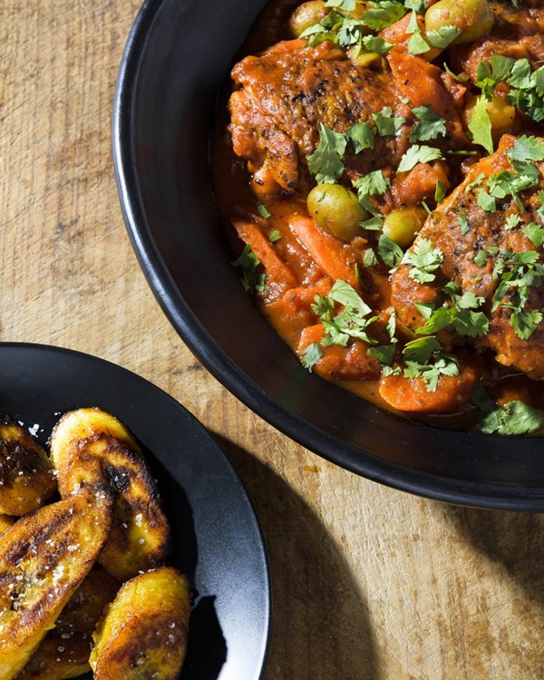 Chicken fricase with tomatoes, potatoes and carrots