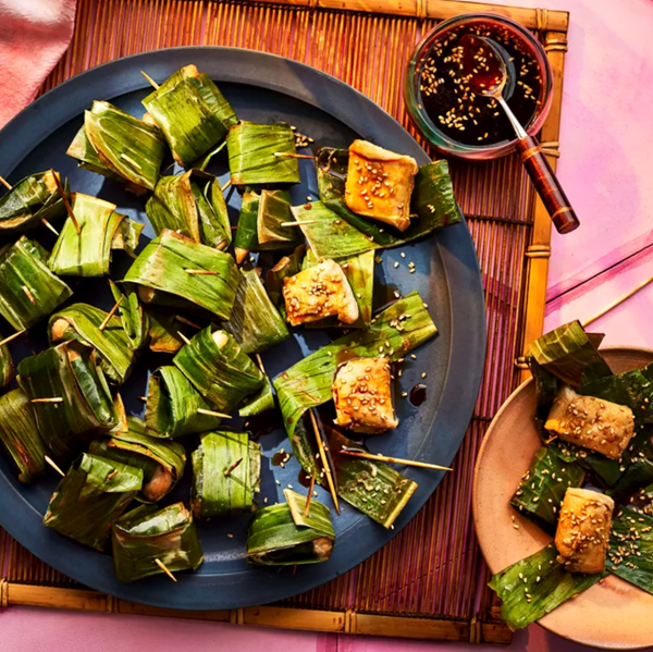 Chicken in banana leaves (Kai hor bai tong)