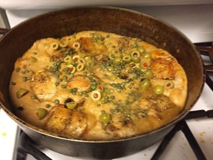 Chicken in caper sauce (Alcaparrado de pollo)
